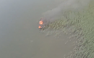 Pożar motorówki na Jeziorze Mamry. Rozbitków uratowali inni żeglarze